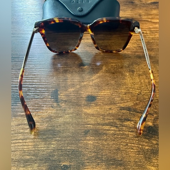 DIFF Bella Polarized Sunglasses - Picture 4 of 13